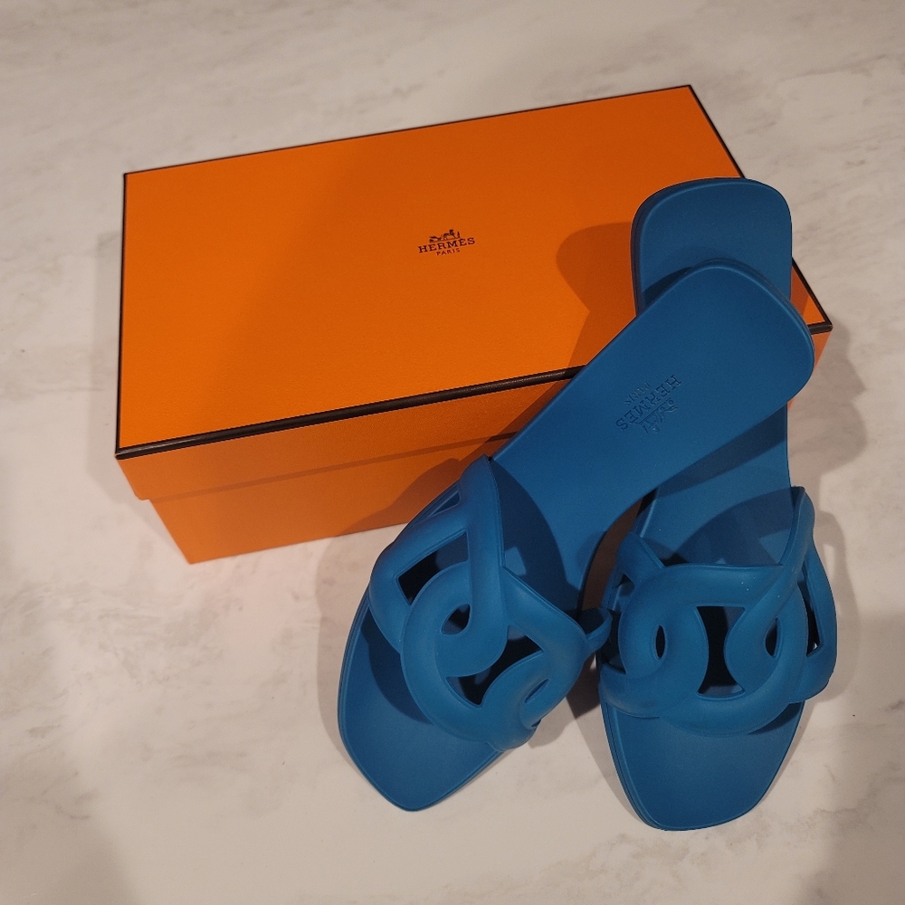 Hermes Aloha Sandals 38